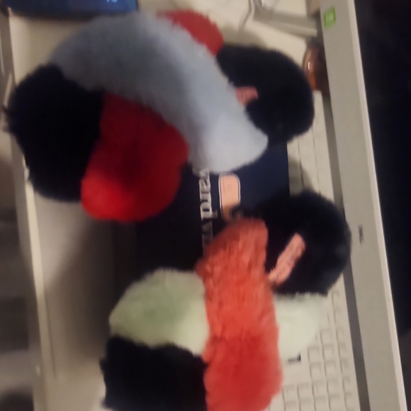 VINEYARD VINES FAUX FUR SLIPPERS MULTI COLOR SIZE 6 - Picture 4 of 4